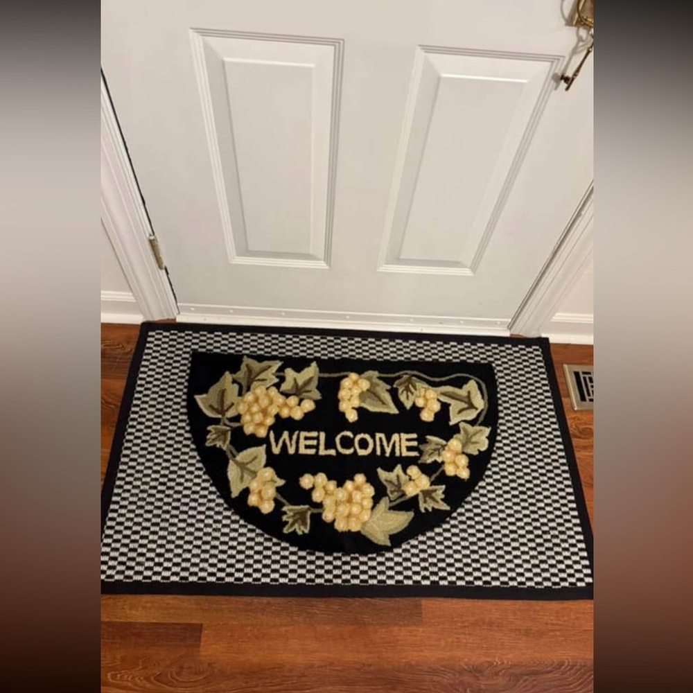 Welcome Grapevine Door Mat - Black and Gold